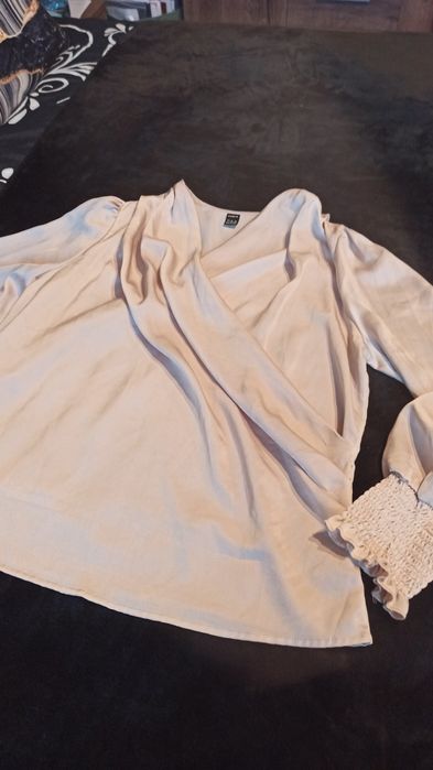 Satynowa beżowa bluzka L
