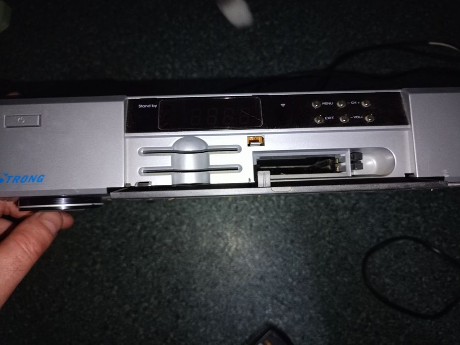 Продам  цифровий   тюнер  200грн.