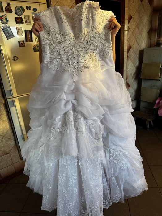 Весільна сукня, дуже гарна. В гарному стані. Недоліків не має