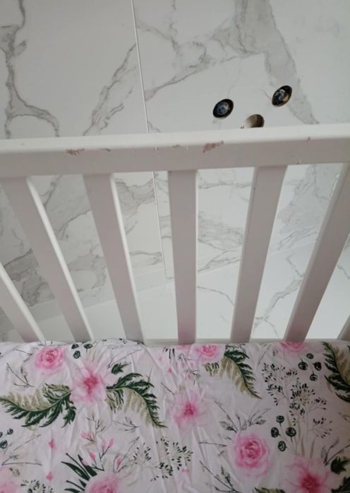 Kołyska biała drewniana z materacem