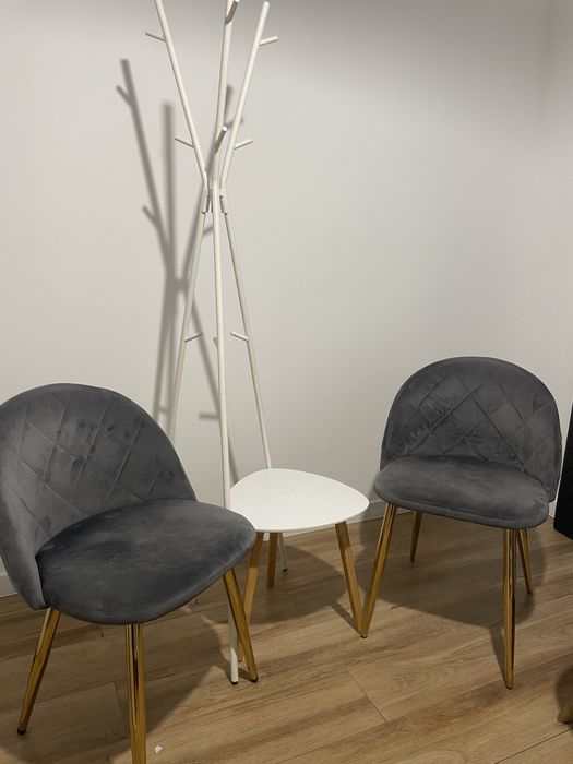 Poczekalnia stolik krzeslo wieszak