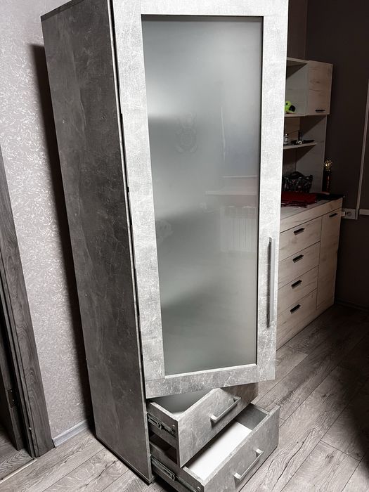 Продам пенал сервант новий