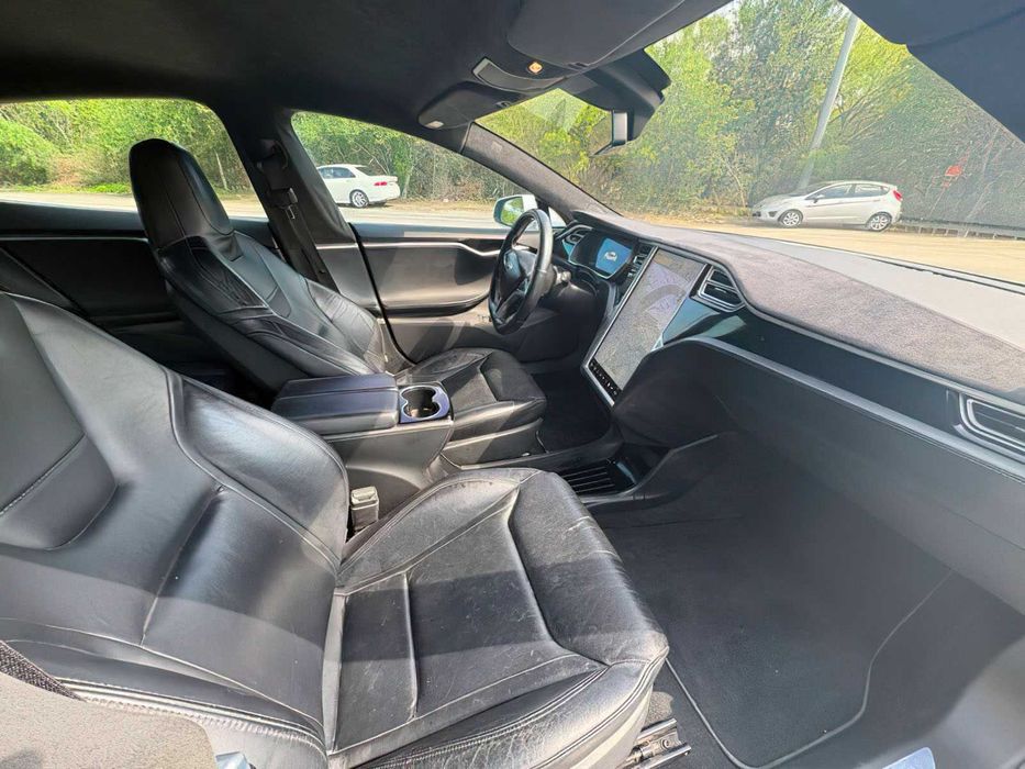Tesla Model S P85D      2015