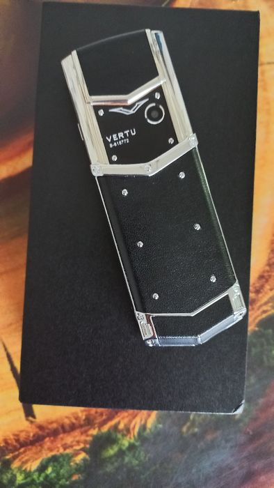 Продам Vertu signature