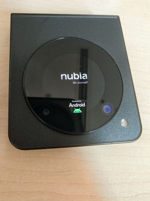 ZTE Nubia Flip 5g smartfon