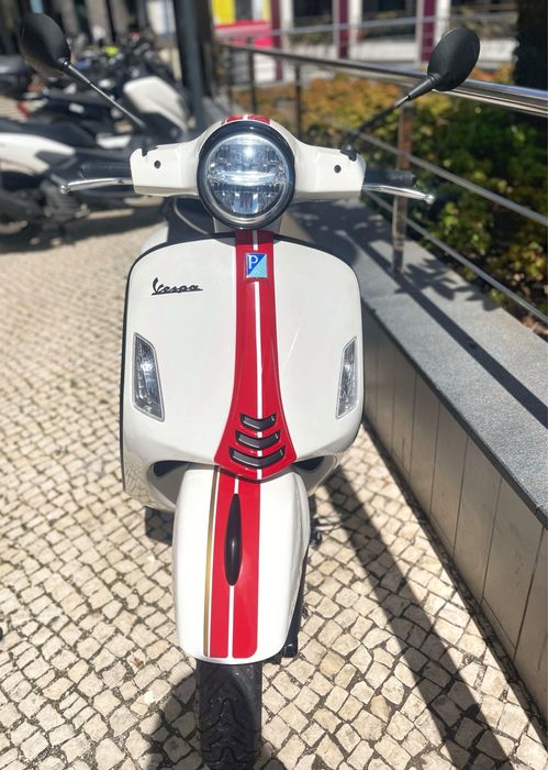 Vespa 300 GTS Racing Sixties