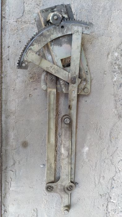 Продам правый стеклоподъёмник на Таврию 150грн.