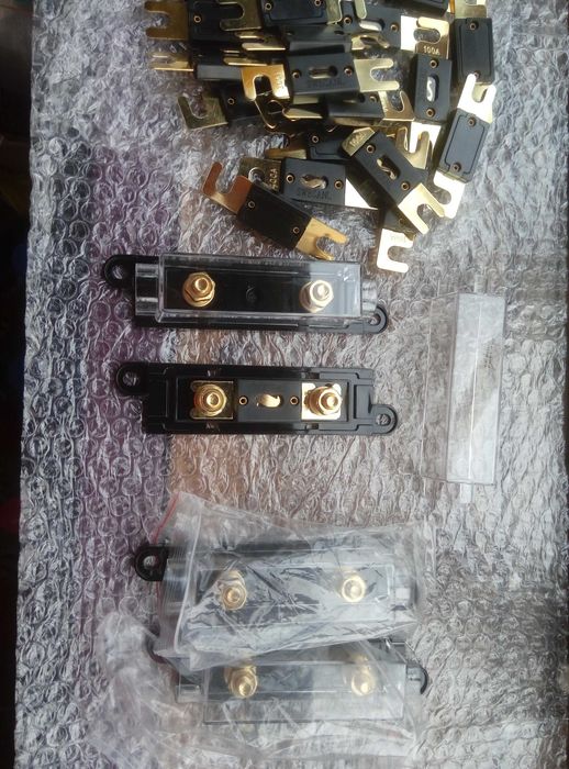 Держатель предохранителя и плавкие вставки пост. тока, предохранители