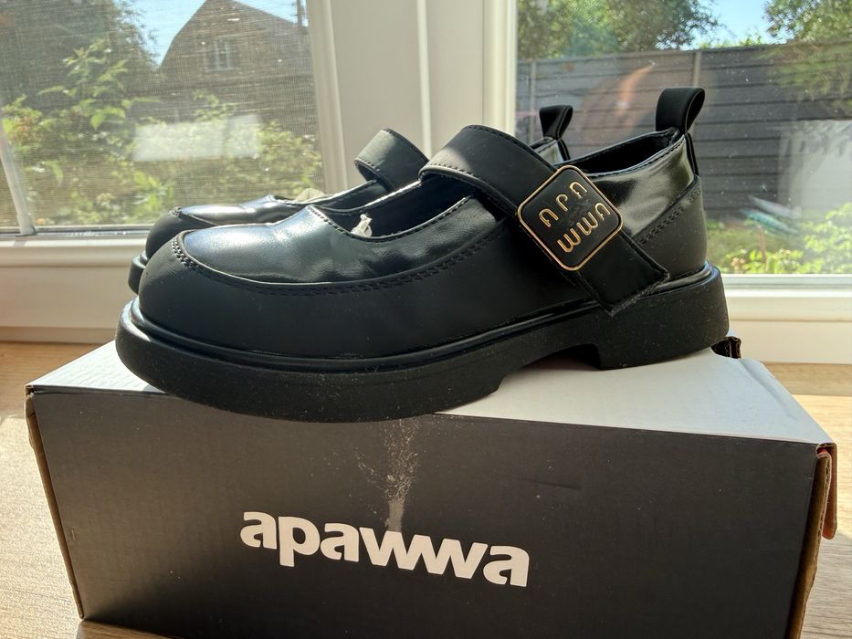 Чорні туфлі APAWWA