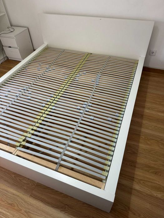 Cama de Casal Grande em Madeira – Branca