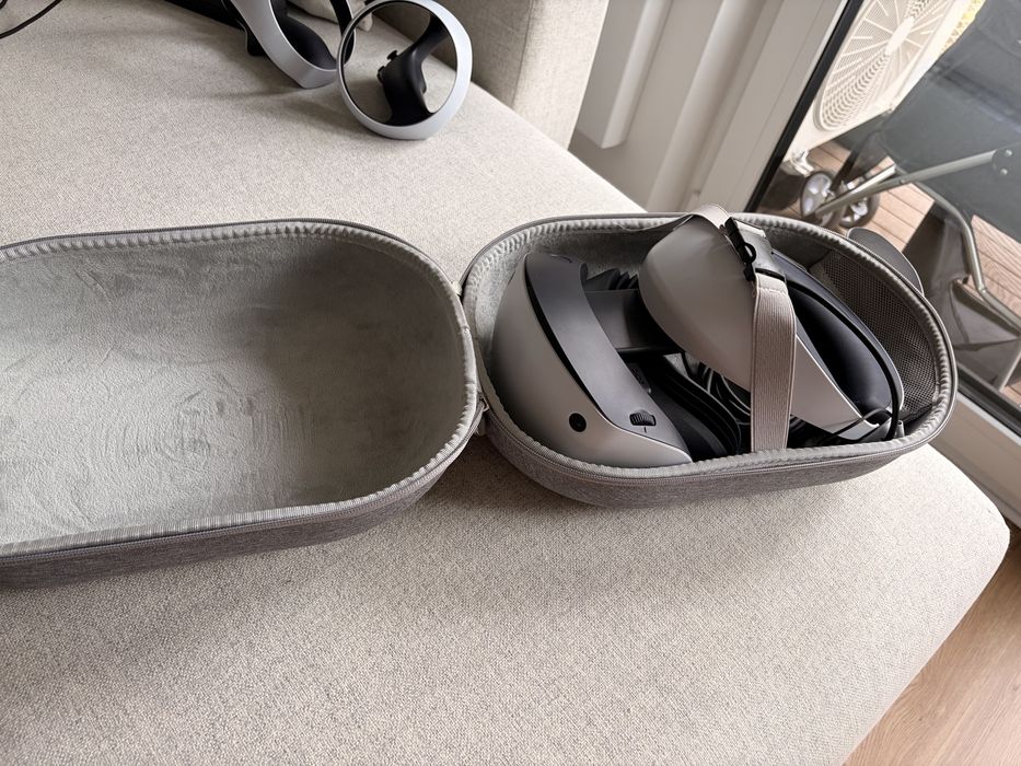PSVR2 z pokrowcem