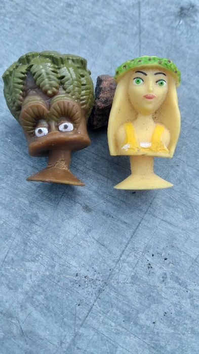 Игрушка – киндер «Тугарин», стикезы.