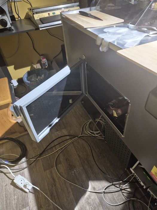 Холодильна вітрина CAPRAIA CUBE 1.2 Freddo