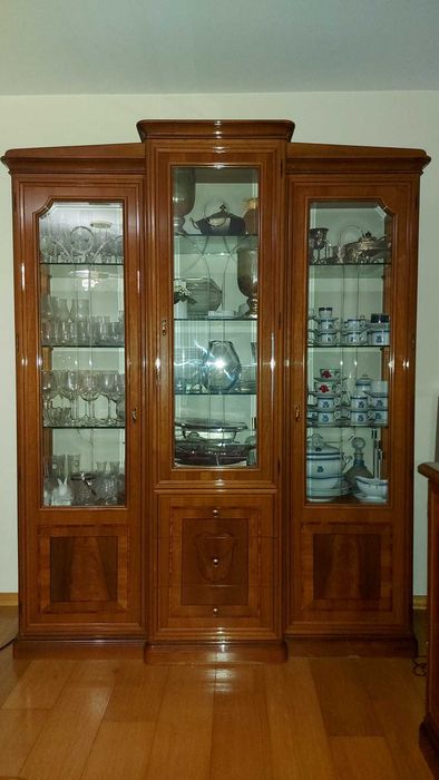 Cristaleira / Vitrine em madeira (3 corpos) – 220x165x51