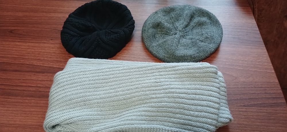 Шарф-хомут та два берети
