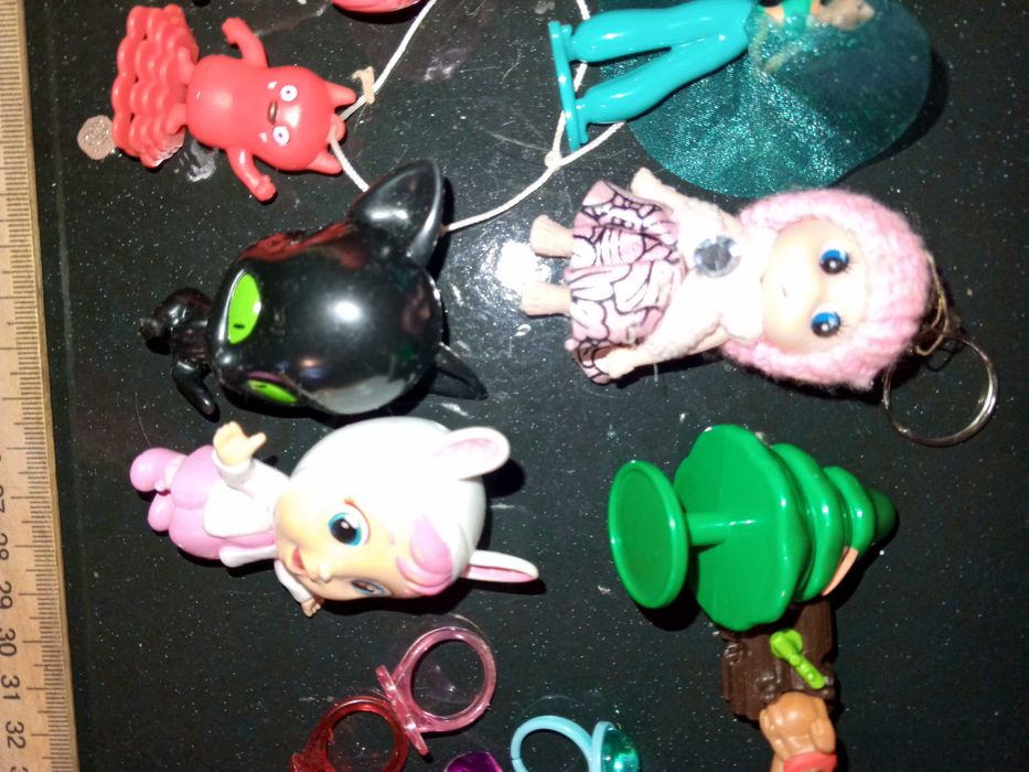 Игрушки фигурки одним лотом.