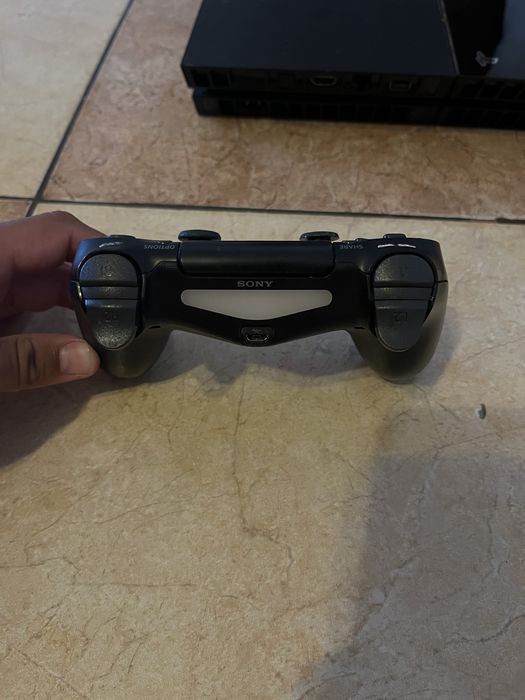 Playstation 4 500Gb, 100% funcional , apenas um comando que não esta nas melhores condições .