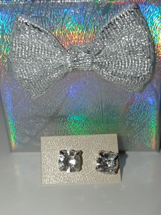 Nowe kolczyki srebrne diamenciki ze stali nierdzewnej wkrętki