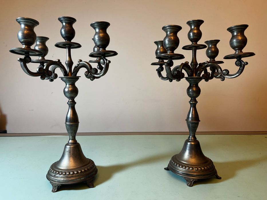 Dois castiçais de 5 velas