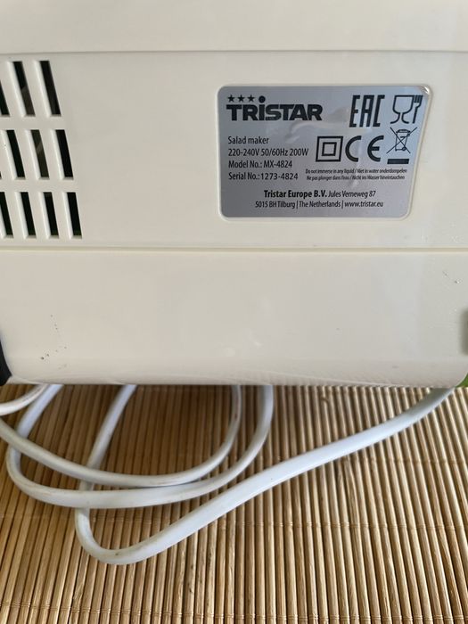 Trituradora de vegetais, com três raladores diferentes, de marca Tristar.