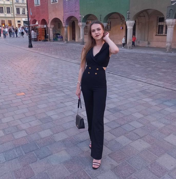 Długi czarny kombinezon New Yorker