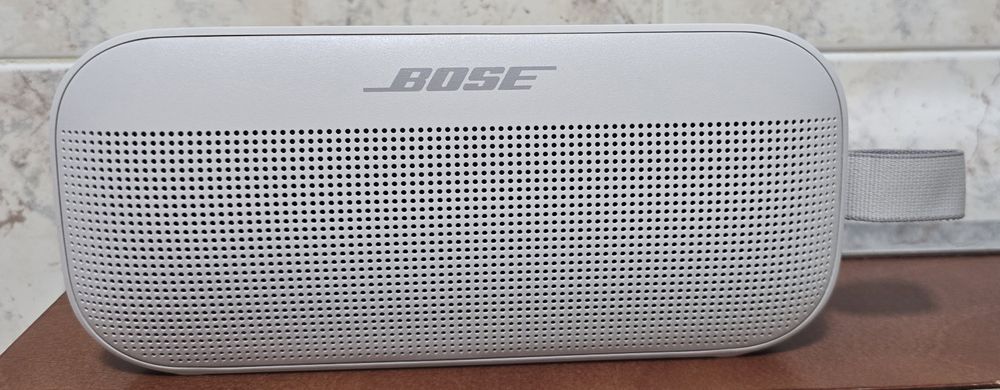 BOSE SoundLink Flex como Nova (à prova água e 12 horas bateria)