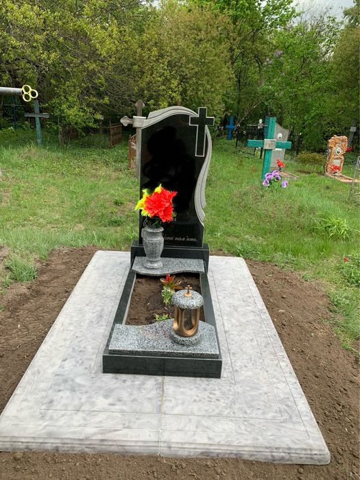 Бюджетні гранітні пам’ятники — якісно та недорого