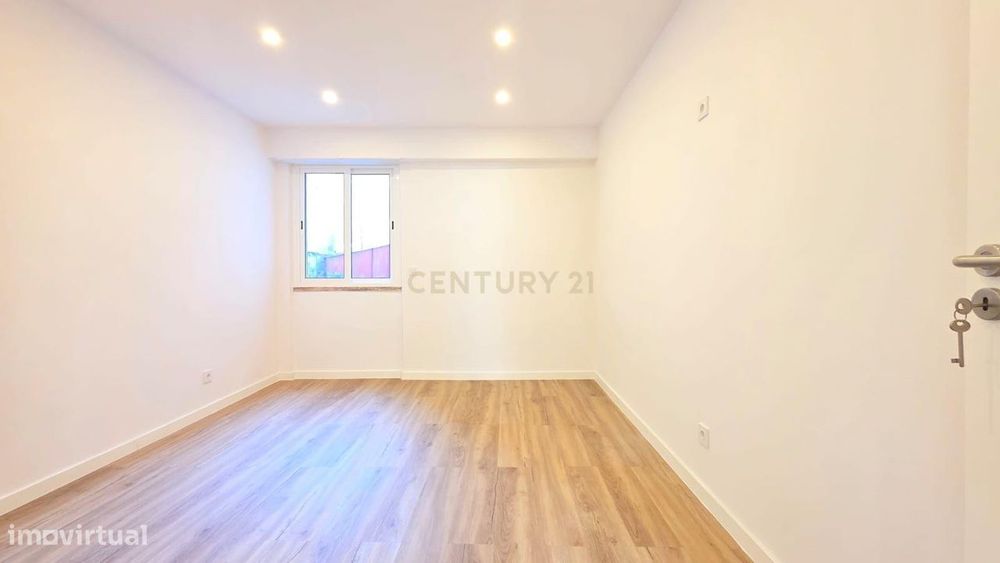 T2 | 1º andar | totalmente remodelado | 66 m² | Encosta do Sol