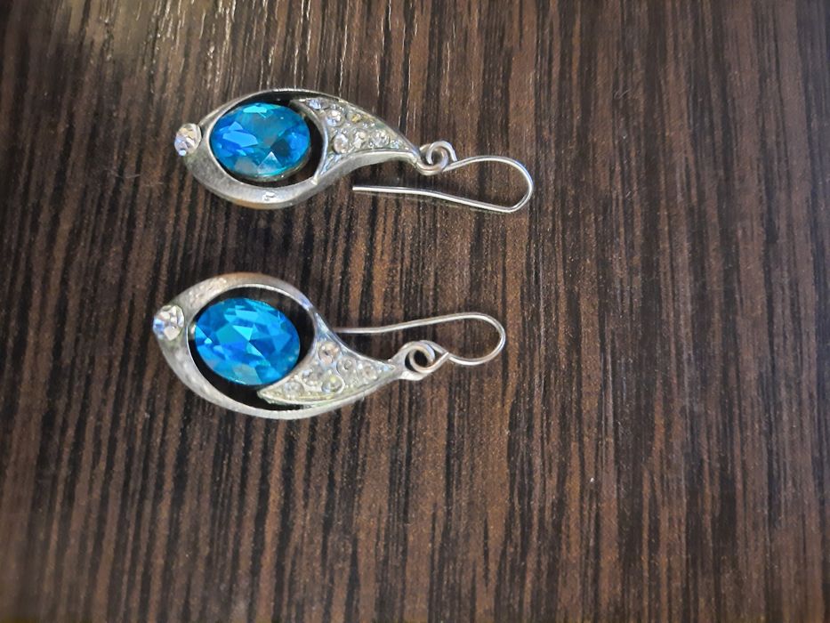 Сережки с голубыми камушками серьги бижутерия