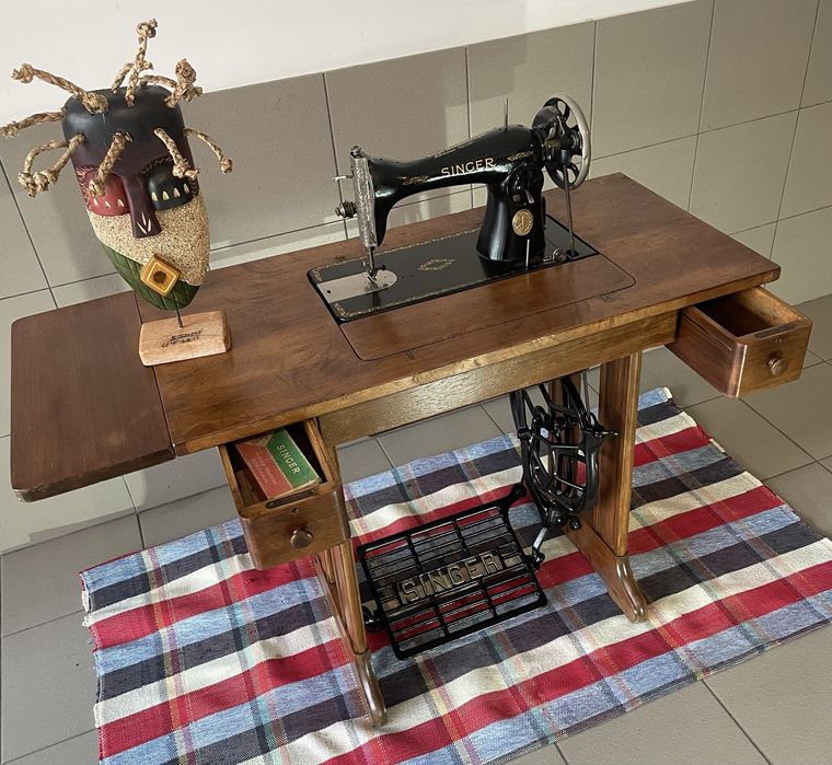 Singer centenária, restaurada