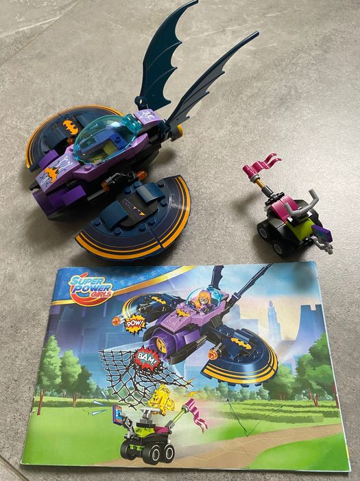 Лего літак Бетгьорл і переслідування Бетлітаком