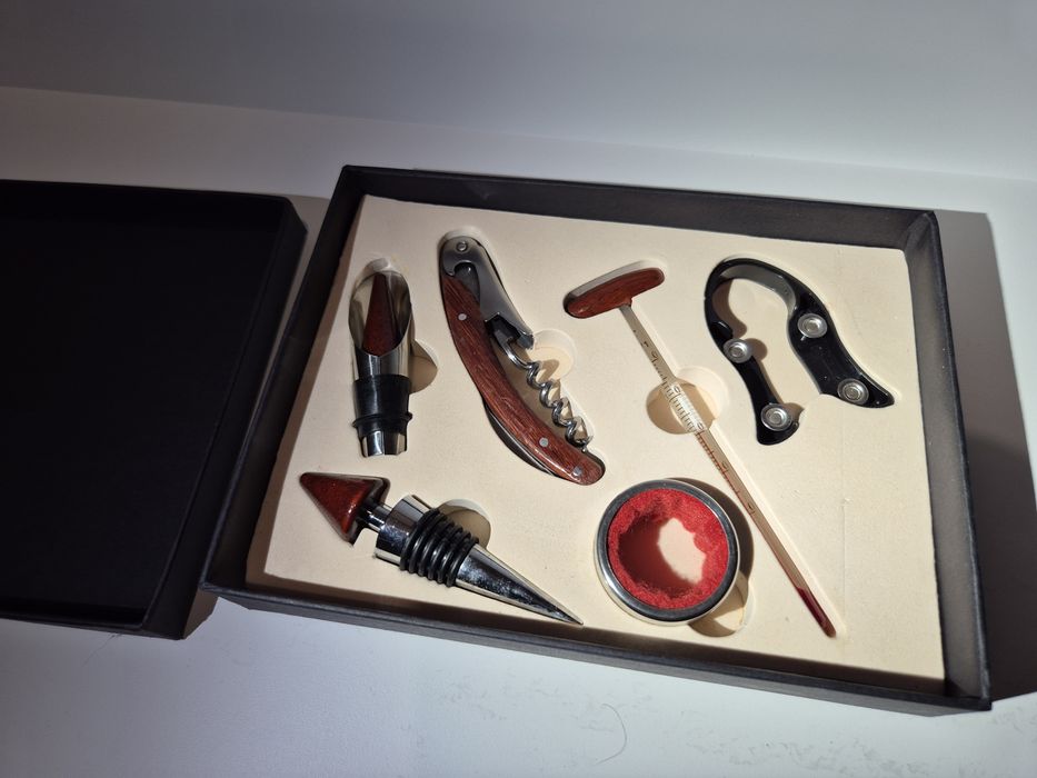 Profesjonalny zestaw do wina.  Nowy.  Okazja