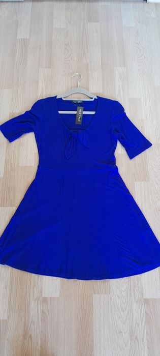 Sukienka w kolorze chabrowym