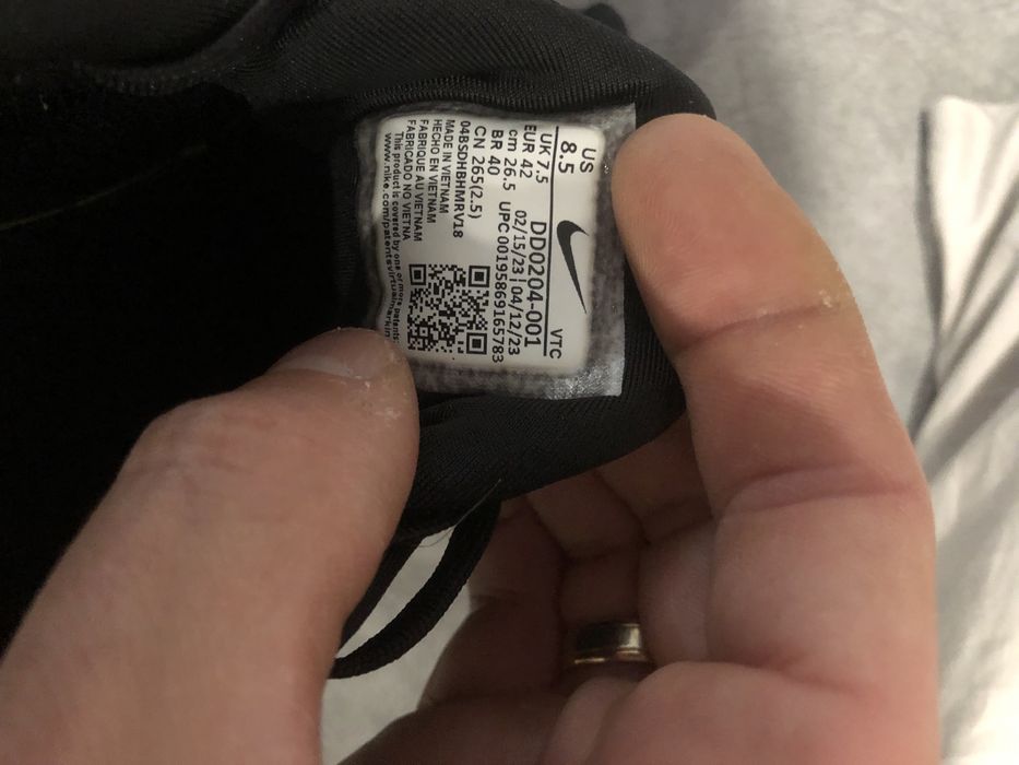 Продам кроссовки Nike