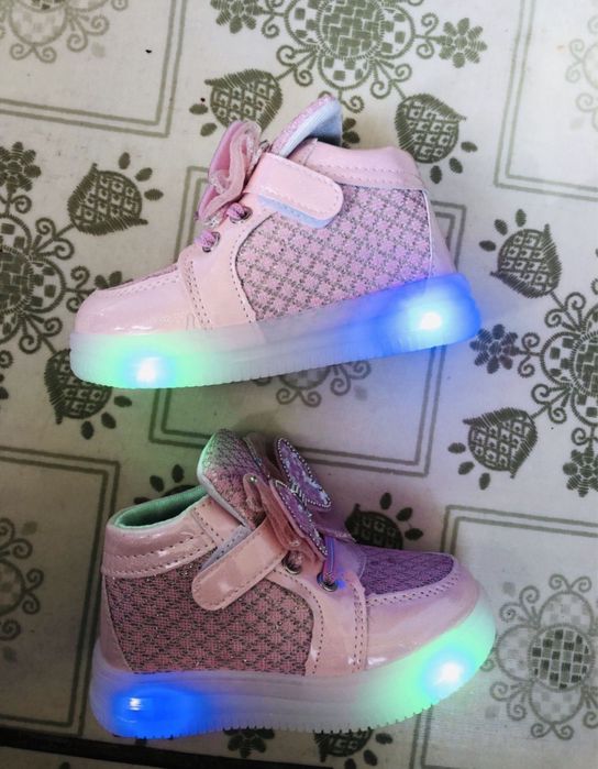 Продам новые хайтопы 26р