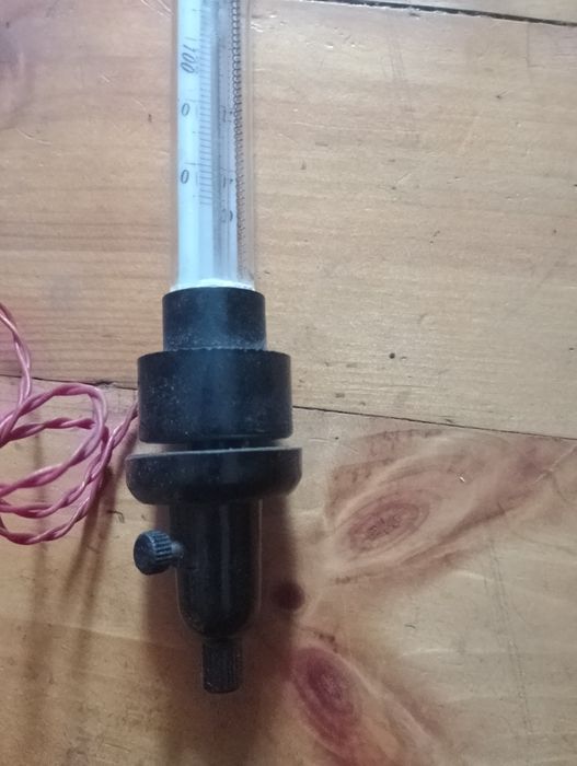 Термометр з електроконтактами