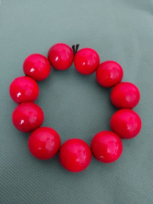 Bransoletka korale czerwone drewniane na gumce
