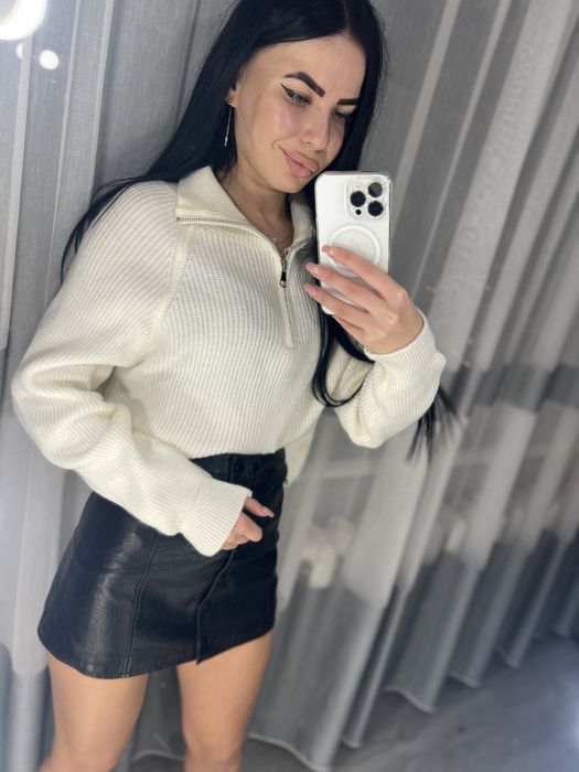 Білий( молочний) теплий светр