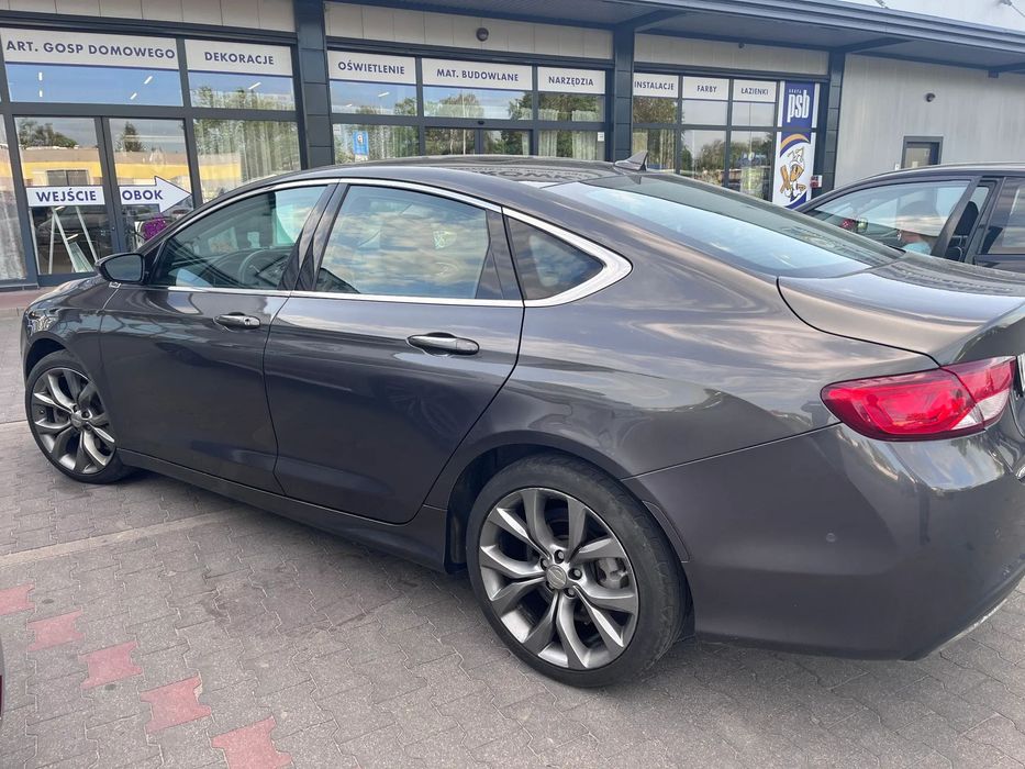 Chrysler 200