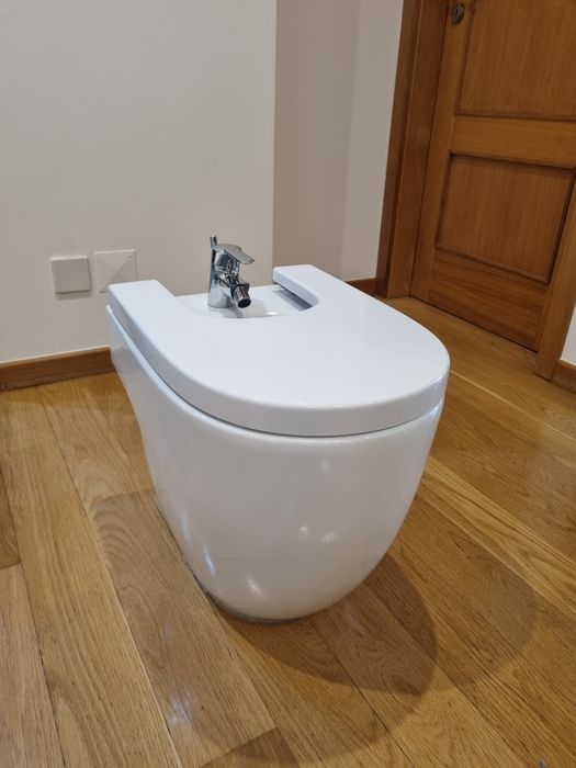 Bidé Miredian, com tampa e Torneira