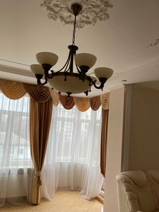 Шикарні люстри і бра бронзові Італія в чудовому стані