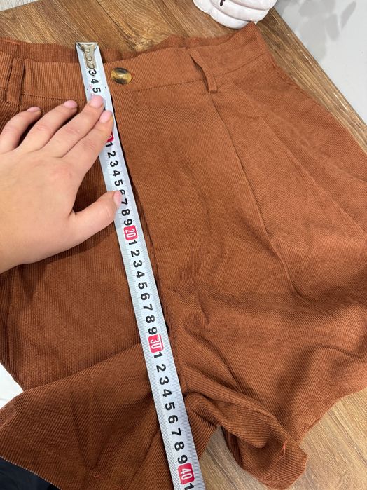 Шоколадні  шорти в розмірі М