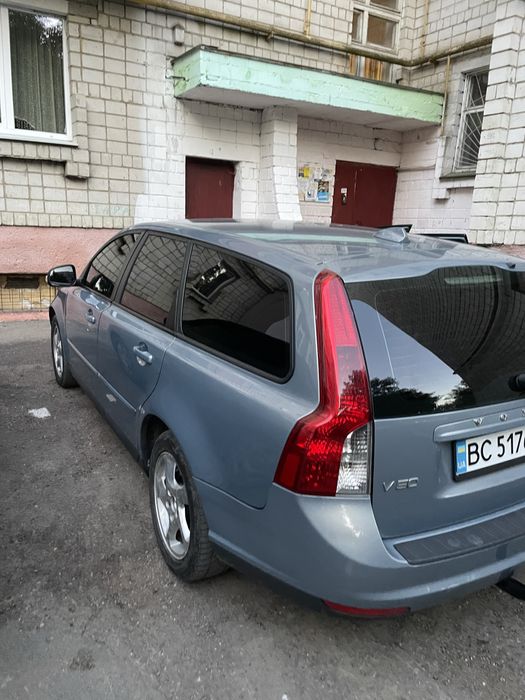 Вольво v50  замінений двигун та демфер