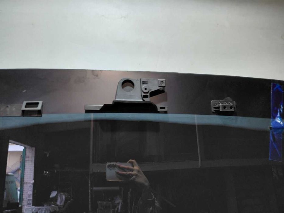 Лобове скло Tesla Cybertruck