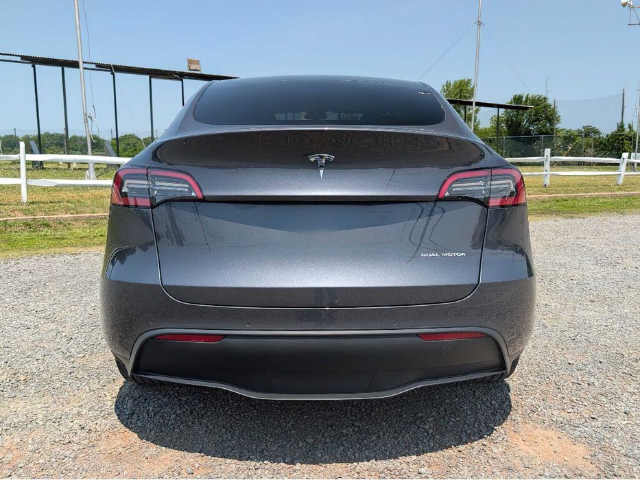 Tesla Model Y      2021