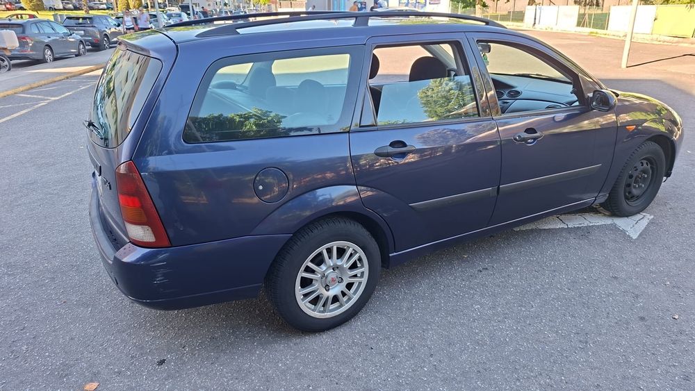 Ford Focus 2000 carrinha478466086084945922