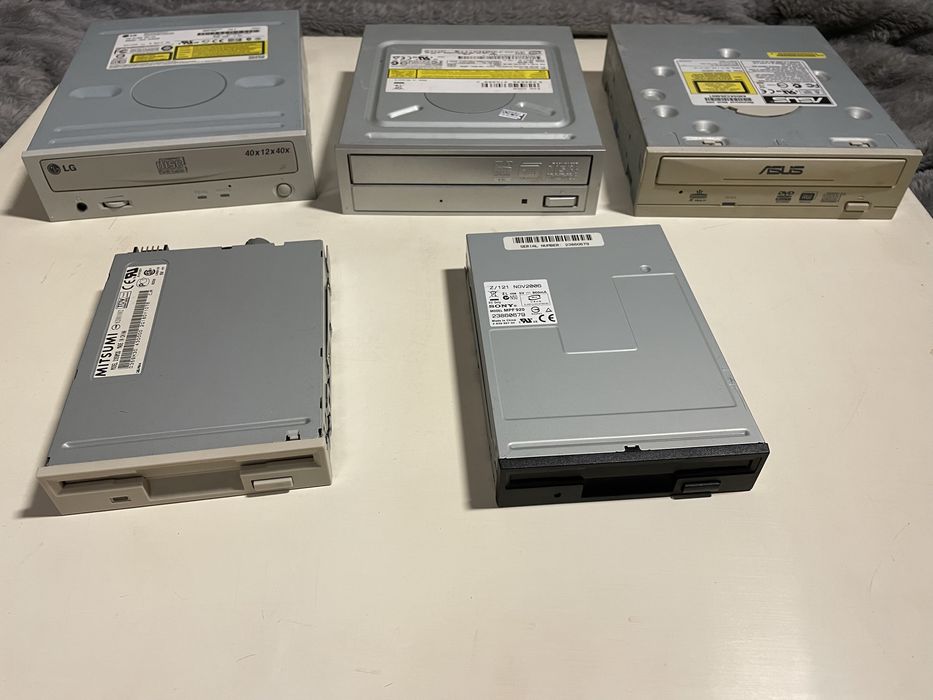 Оптичні приводи та шлейфи