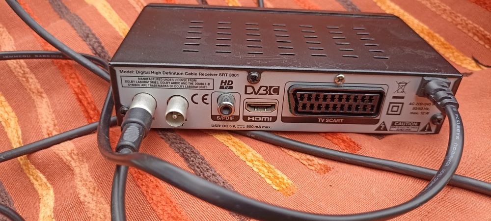 Цифровий HD-ресивер для кабельного телебачення моделі STRONG SRT 3001.