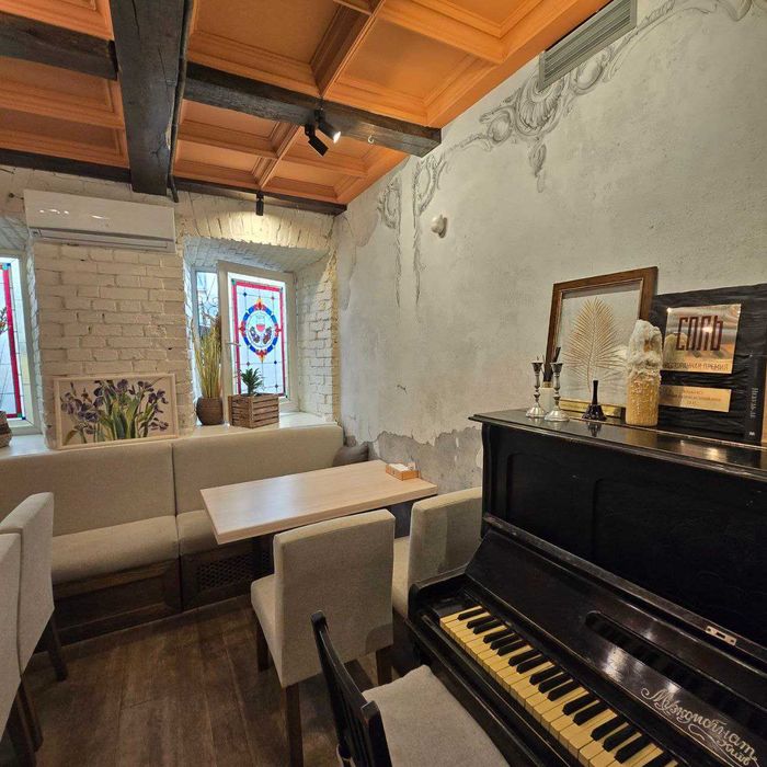 Ресторан з обладнанням та меблями вул. Мала Житомирська, Золоті ворота