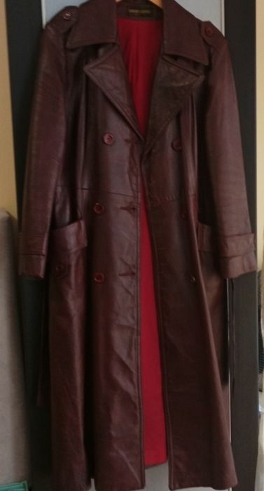 Довге ,імпортне пальто , з натуральної шкіри.